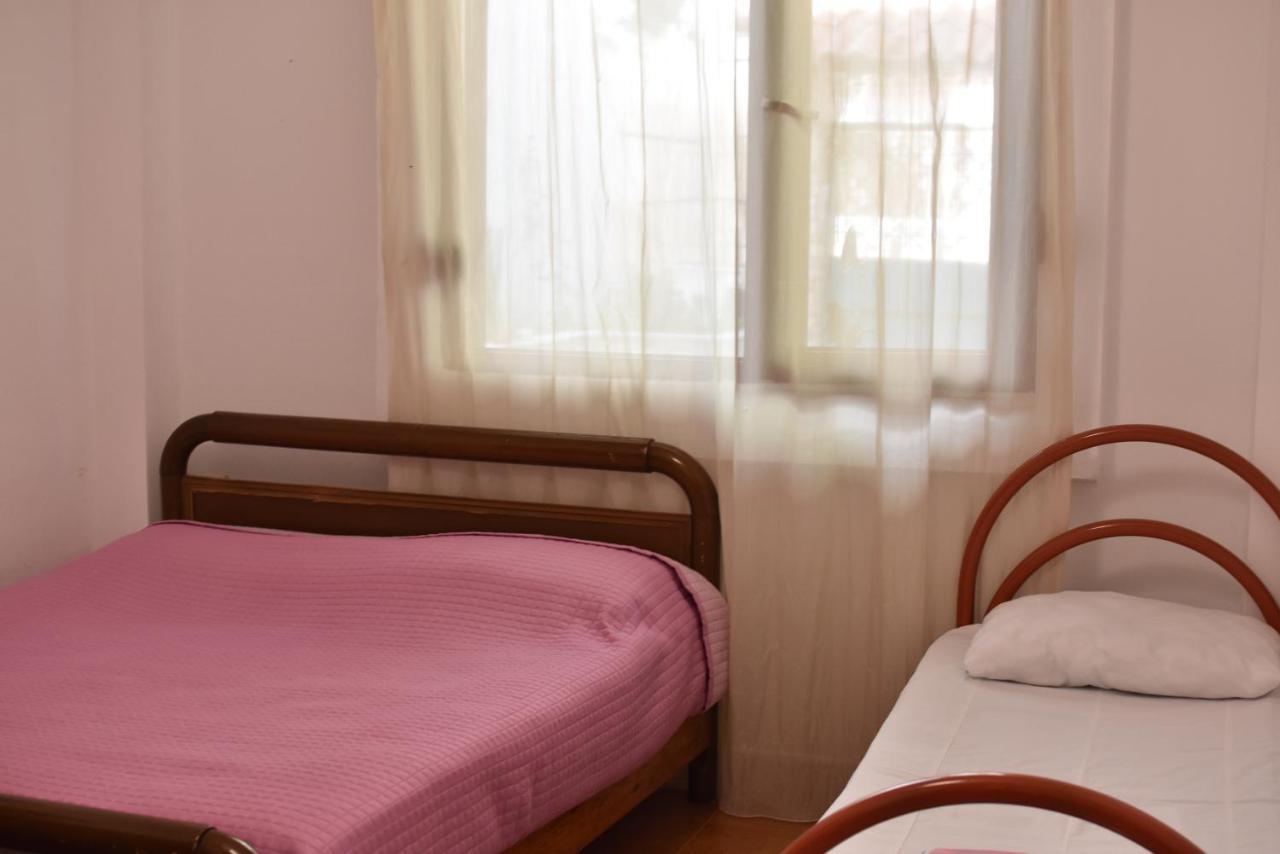 Private Apartment At Guest House Hektor & Aferdita Vlorë Buitenkant foto