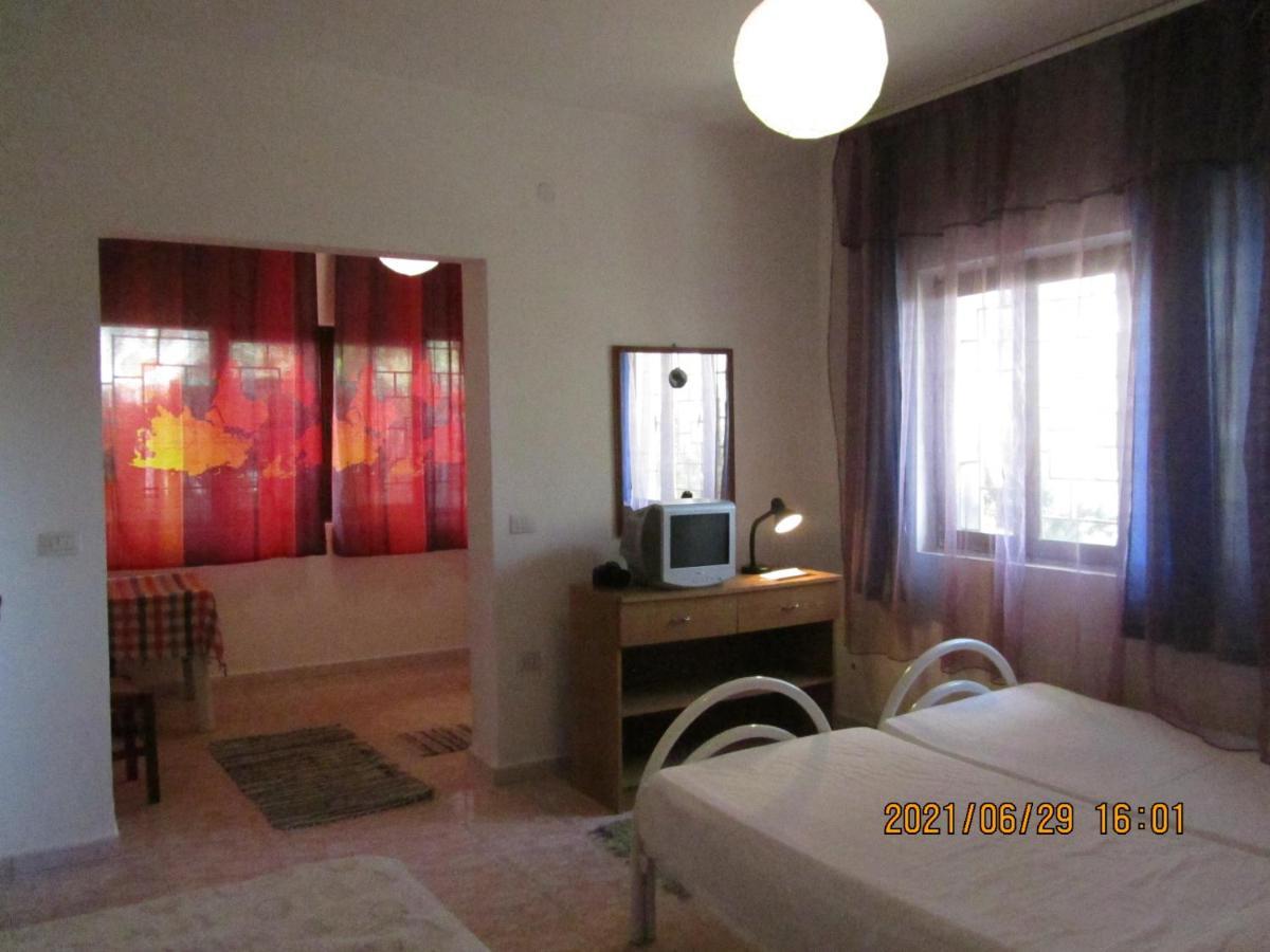 Private Apartment At Guest House Hektor & Aferdita Vlorë Buitenkant foto