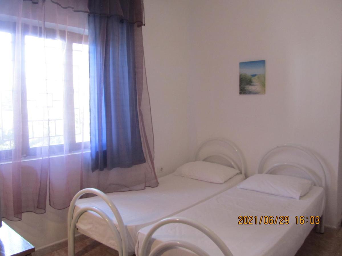 Private Apartment At Guest House Hektor & Aferdita Vlorë Buitenkant foto